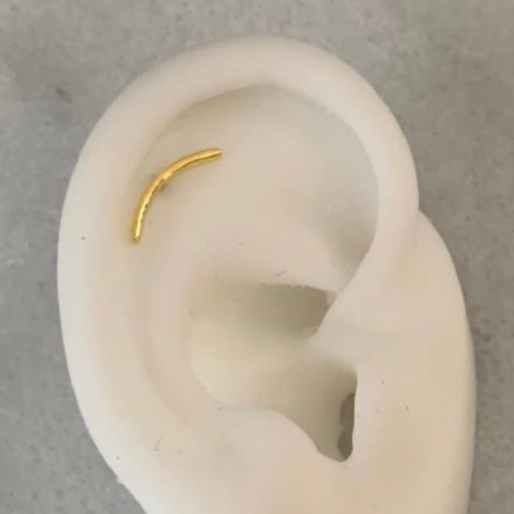 18k Gold Simple Arch Cartilage Earring Brand New